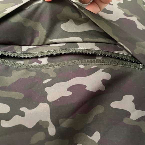 Bylt Elevate Drop Cut elevated Windbreaker - Men's large Camo, - Picture 3 of 4